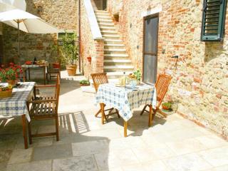 Farmhouse in Tuscany with Pool & Scenic Views - 6