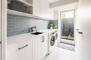 Luxury Mooloolaba Retreat with Spa & Pool - Mooloolaba - 9