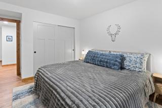 Rainier's Newest Luxury Chalet with Hot Tub-AC-WiFi - Ashford - 3