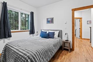 Rainier's Newest Luxury Chalet with Hot Tub-AC-WiFi - Ashford - 2