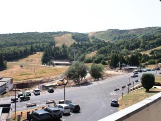Appartement 5 pers au pied des pistes avec Wi-Fi à Super Besse - FR-1-814-93 - Besse-et-Saint-Anastaise - 0