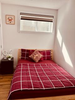 Charming Stay & Cozy Retreat by Bansari Homes in Edmonton- YEG - Edmonton - 1