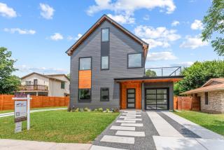 Sleek & Stylish New Build - Austin - 0