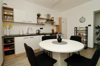 Seafront Luxury - Walk to the Beach in Minutes - Novi Vinodolski - 9