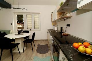 Seafront Luxury - Walk to the Beach in Minutes - Novi Vinodolski - 3