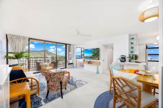 Newly Renovated 1BR with King Bed & Great Ocean Views! - Honolulu - 5