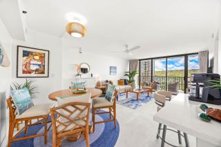 Newly Renovated 1BR with King Bed & Great Ocean Views! - Honolulu - 4