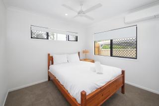 Modern Cozy New-Build Studio Haven with Free Parking - 0