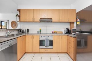 Modern 2br Pool, Gym, Parking - Perth - 7
