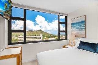 Newly Renovated 1BR with King Bed & Great Ocean Views! - Honolulu - 3