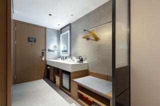 Atour Hotel Guangzhou Panyu Nancun Wanbo Subway Station - Canton - 1