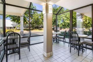 Econo Lodge South - Garner - 7