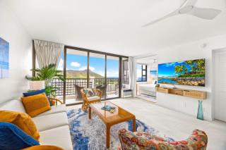 Newly Renovated 1BR with King Bed & Great Ocean Views! - Honolulu - 0