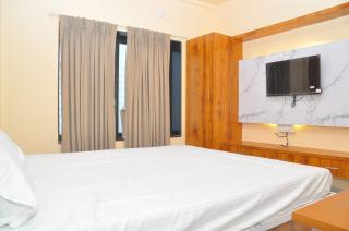 Hotel Shivar - - 5