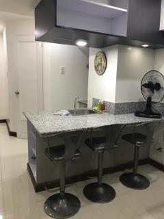 Loft-Style Condo Unit in Makati with Netflix WIFI - Manila - 7