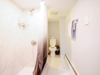 Bright and Airy Studio Apt Minutes to NYC - Jersey City - 4