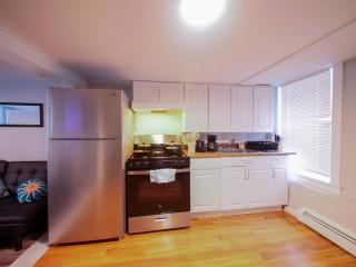 Bright and Airy Studio Apt Minutes to NYC - Jersey City - 2