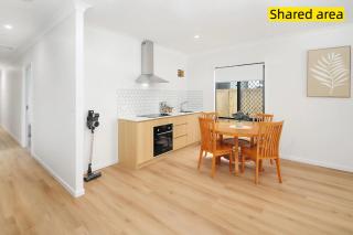 Modern New-Build Tranquil Home Studio - Kuraby - 3