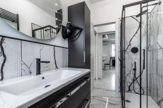 Black & White or Pop Art - Design Apartments with Parking & WiFi - 1