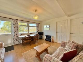 The Look Out, A 2 Bedroom Chalet with Allocated Parking - 9