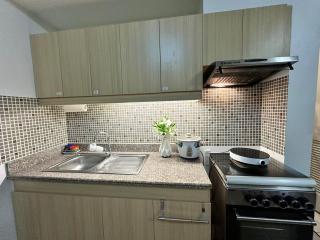 Infina Towers 2BR Unit with Karaoke and Fast Wifi - Manila - 8