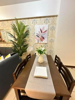 Infina Towers 2BR Unit with Karaoke and Fast Wifi - Manila - 1