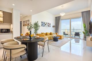 Luxury 2BR Apartment in Grand Bleu Tower at EMAAR Beachfront - High Floor with Marina and City View, Private Beach Access by Stayfinity - 6