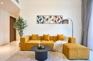 Luxury 2BR Apartment in Grand Bleu Tower at EMAAR Beachfront - High Floor with Marina and City View, Private Beach Access by Stayfinity - 2