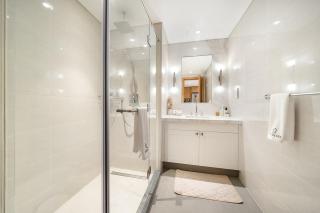 FIRST CLASS 1BR Modern Luxury on High Floor - 3