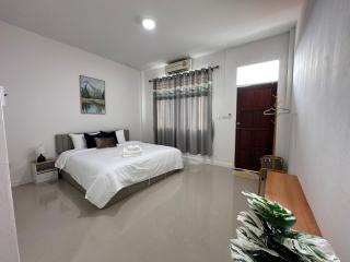 Home Living 8 at Hat Yai - 3 mins to Shopping Mall - Ban Kho Hong - 4