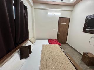 Shri Prem Residency - Vrindāvan - 8