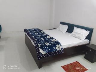 Golden Lip Hotel - Bhiwadi - 4