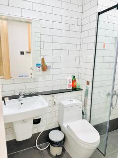 302 Modern Studio with Balcony & Kitchen - 5