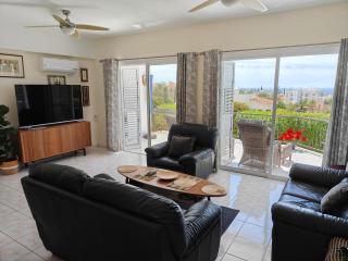 Villa Best Holiday- breathtaking sea views, amazing garden, private pool, BBQ, next to CORAL BAY, Lower Peyia, Paphos - Peyia - 2