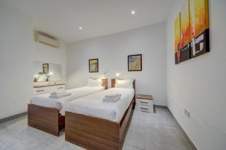 Top floor apt with common pool close to all amenities - St Paul's Bay - 4