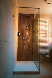 Nuit romantique, Suite avec jacuzzi et cinéma privé au design Japandi - Guebwiller - 1