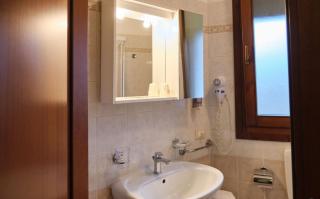 Room in BB - Twin room along the river Po in a BB in Porto Viro - Porto Viro - 1