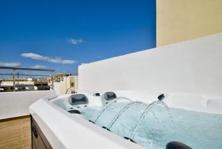 Tower Road Apartments & Penthouse with Heated Jacuzzi - 9