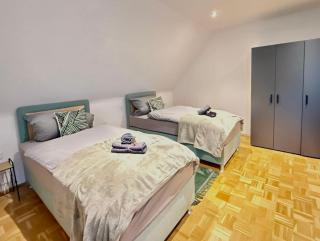 GRÜN möbliertes Wohnen auf Zeit mit 2 Schlafzimmern und 65 Zoll TV - Siegen - 6