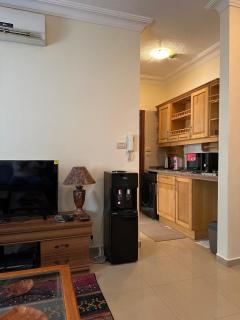 استوديو مفروش غرفة وصالون الدوار السابع furnished studio 7th circle - 2