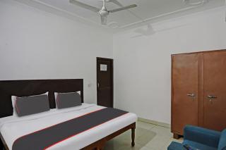 Collection O Mayank Guest House Near ISKCON Temple Noida - Kalkaji Devi - 3