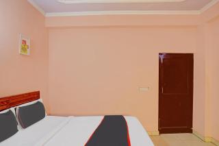 Collection O Mayank Guest House Near ISKCON Temple Noida - Kalkaji Devi - 5