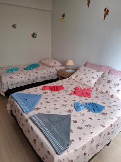 Apartamento em Guilhermina a duas quadras da praia com estacionamento e WIFI - Praia Grande - 2
