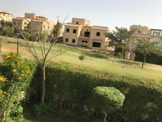 شقه مفروشه للايجار ارضي بجاردن جاردينيا سيتى زهراء مدينه نصر - Le Caire - 4