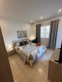 Central Apartment 3BR Steps from Nightlife - St Julian's - 8