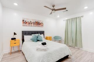 Oasis Hideaway-Pool, Pickleball, Beach & Casinos - 5