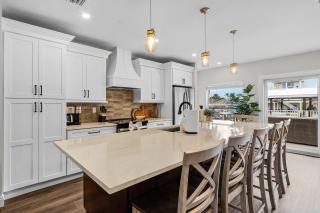 218 Oasis on Ohio- Stunning Pool Home with Dock Access! home - Fort Myers Beach - 8