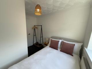 3 bed Jct 37 M1 luxury stay! - 6