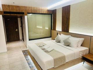 Royal Plaza Inn by RAK Rooms - Kozhikode - 1