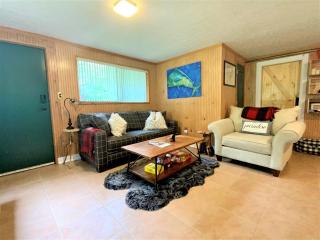 Barney's Retreat- Rustic cabin on the river! - 6